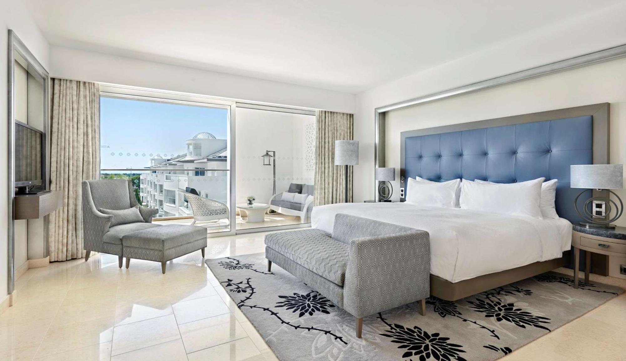 Suite King Grand Deluxe con Vista Piscina